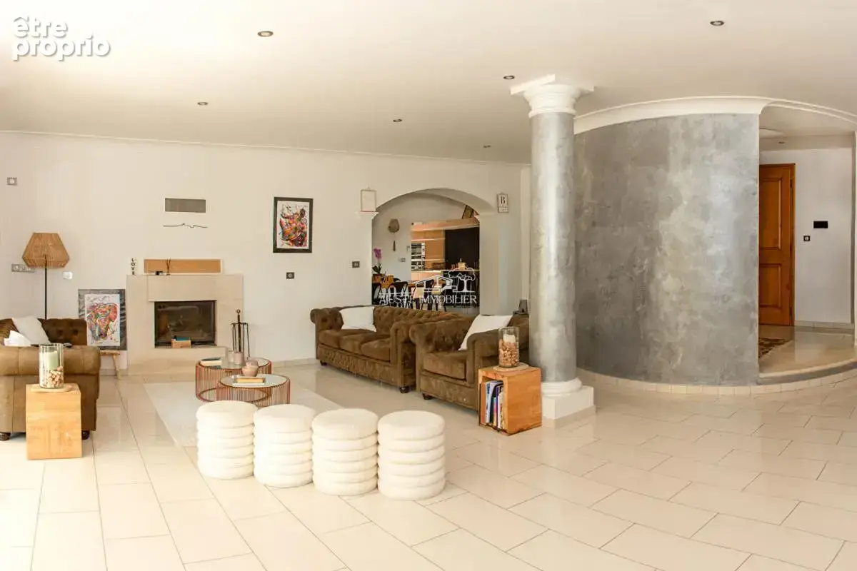 Propriété d'exception de 252m² sur une parcelle de 1650m² - photo 7