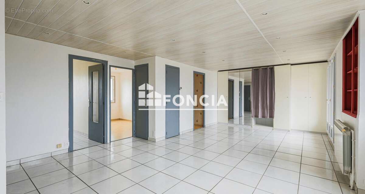 Appartement à LE PONT-DE-CLAIX