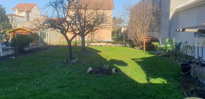 Maison à VIGNEUX-SUR-SEINE