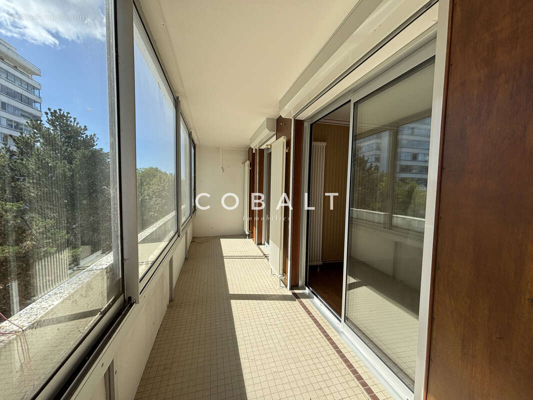 Bel appartement de 50 m2 à rafraîchir dans une résidence avec tennis - photo 9