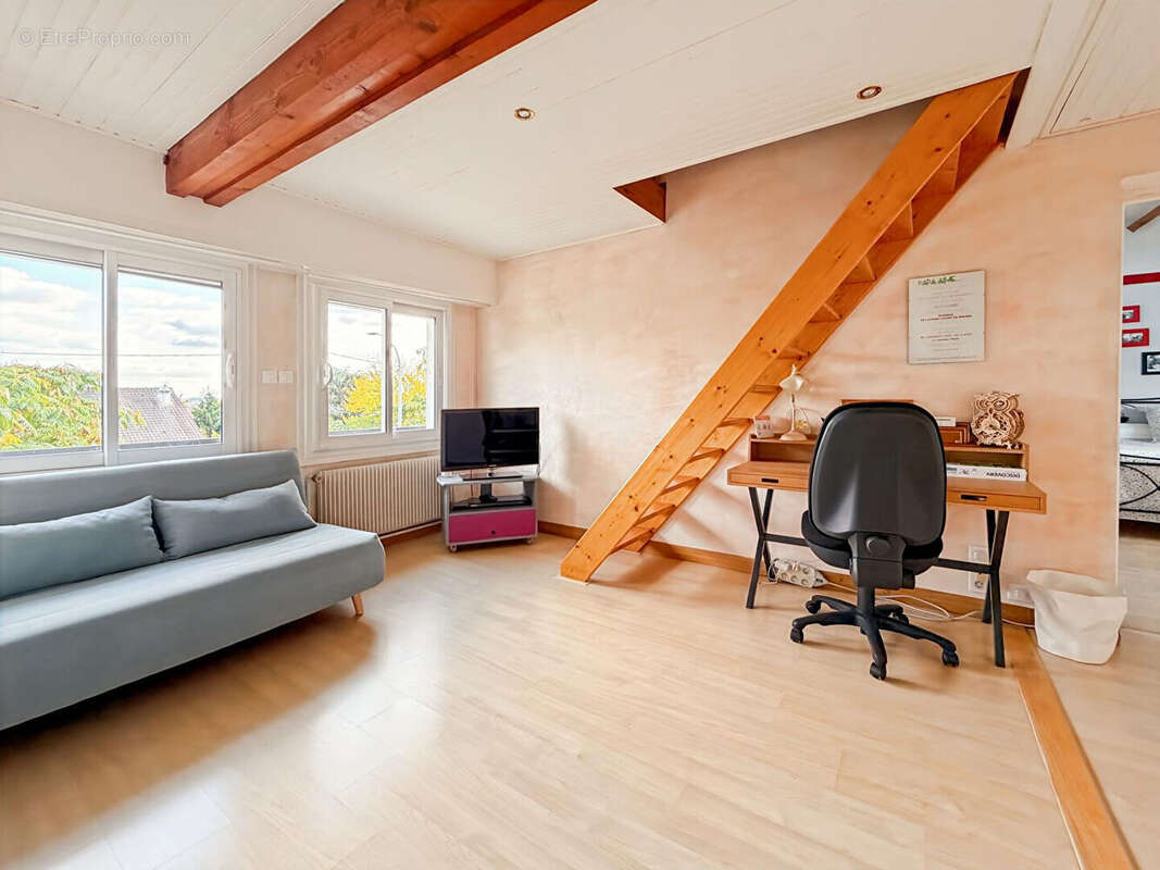 Maison à VERRIERES-LE-BUISSON