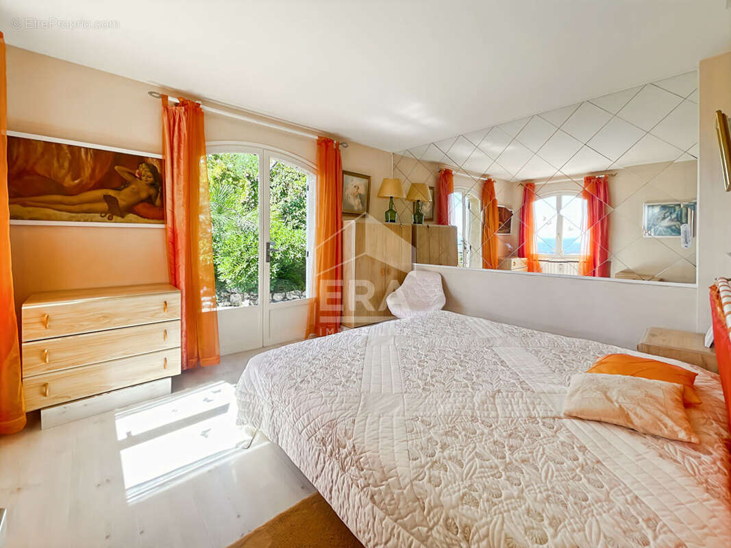 Maison à MANDELIEU-LA-NAPOULE