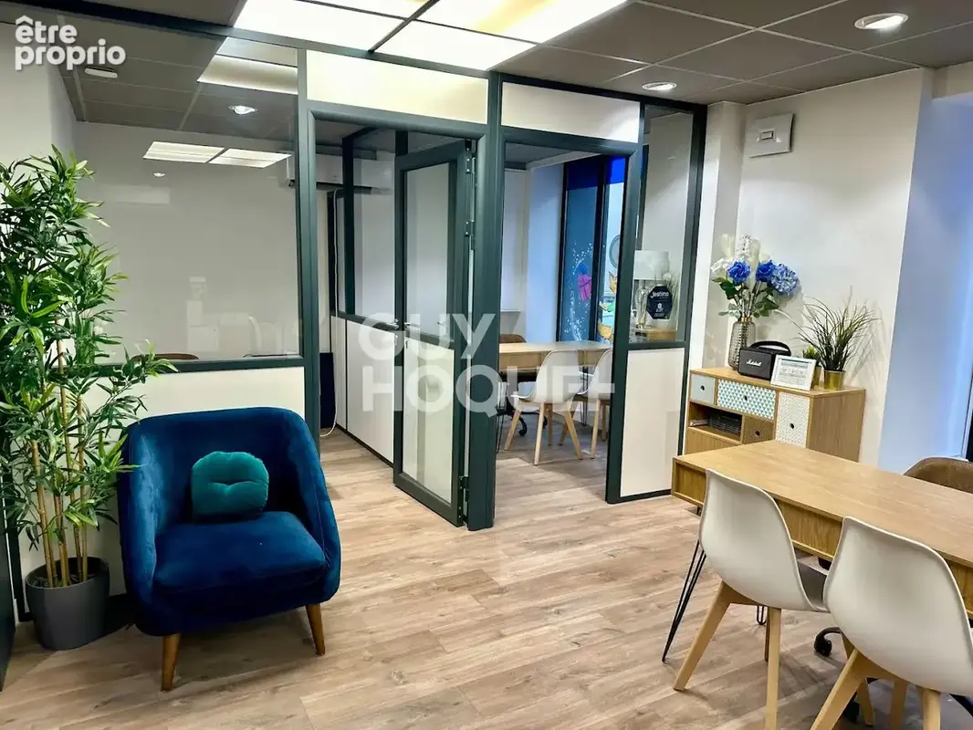 Local Commercial de 74 m² ? Entièrement Rénové - photo 4