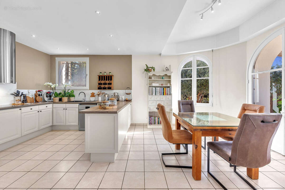 Maison à ROQUEBRUNE-SUR-ARGENS
