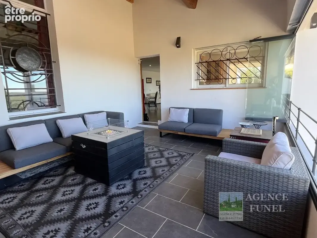 Splendide Villa Contemporaine 5 Chambres - Terrain 1699 m2 avec Piscine - Vue Panoramique - Espace bien-être - photo 5