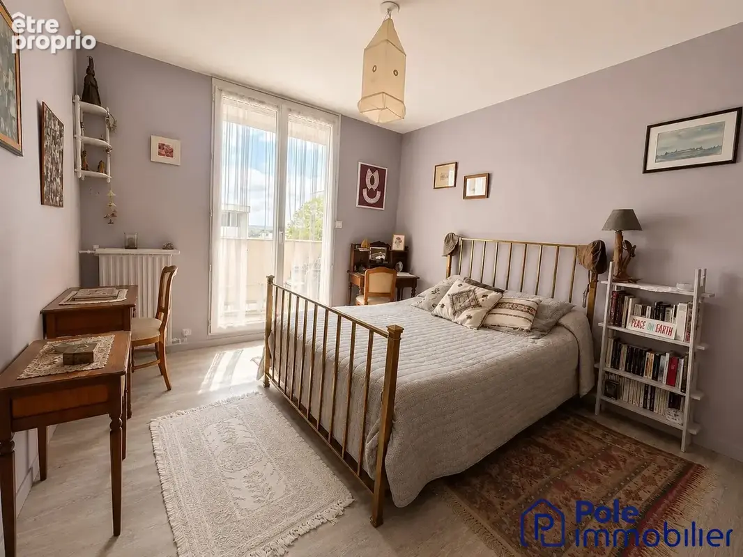 CAEN- APPARTEMENT CHAMBRE AVEC BALCON