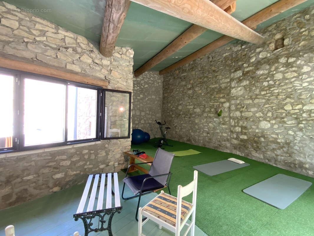 Maison de village en pierre avec cour et garage. - photo 19