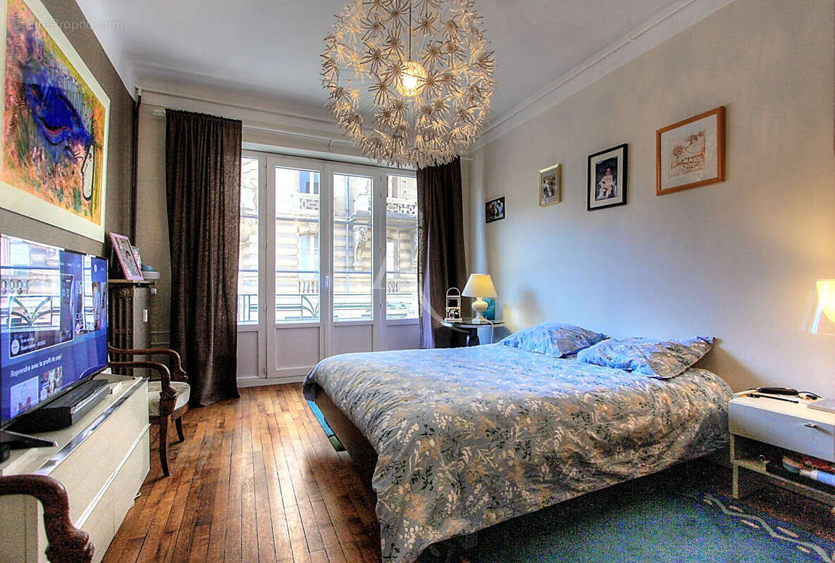 Appartement de standing avec cave et grenier 134 m2 centre ville Chambéry - photo 10