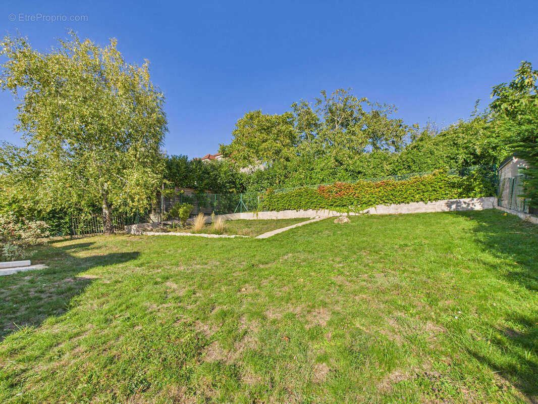 Maison à SAINT-PIERRE-DU-PERRAY