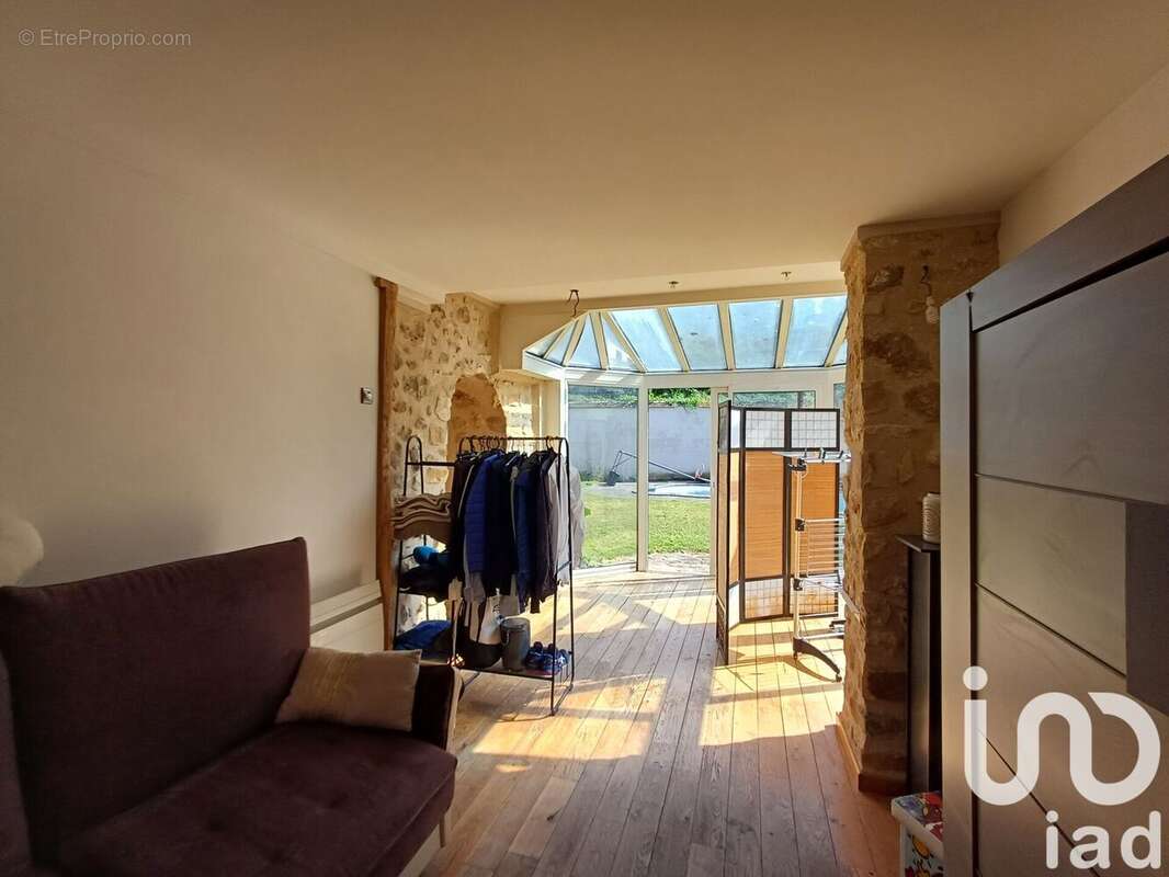 Maison 167 m² à La Brosse-Montceaux  - photo 6