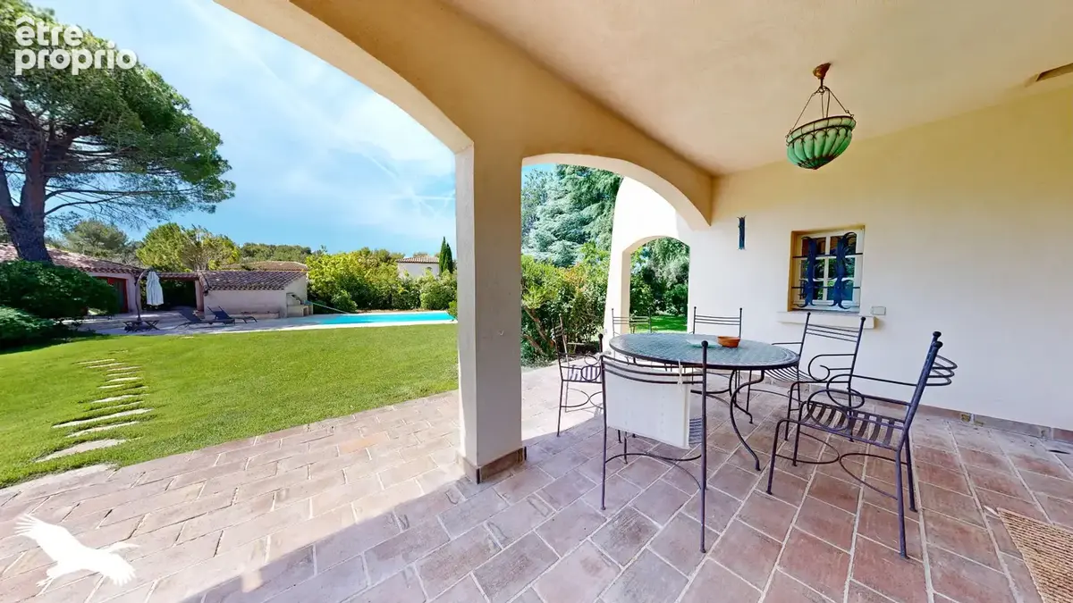 A vendre -  Allauch - Villa  7 pièces195 m2 avec jardin et piscine - dépendance - stationnement - secteur La Ribassière - 13190  - photo 3