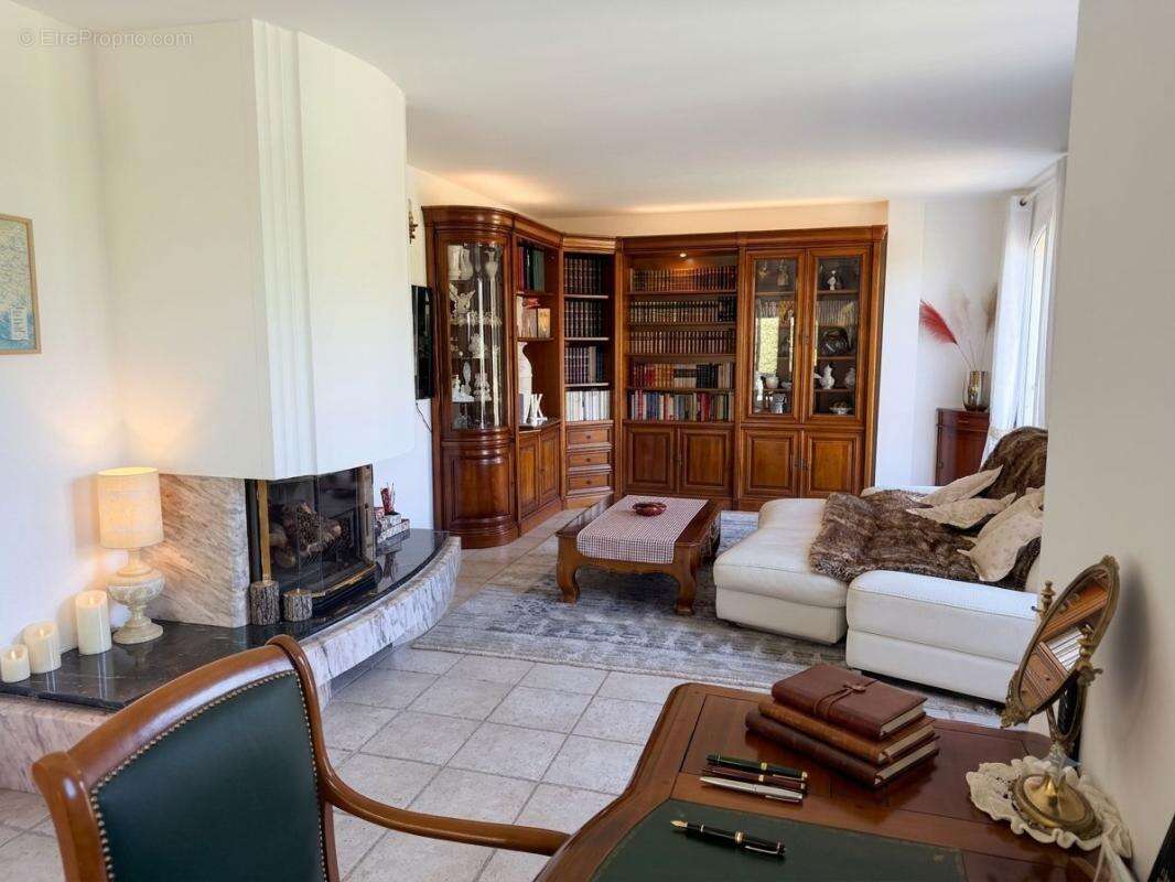 Une bastide provençale entre oliviers et lumière du Sud - photo 3