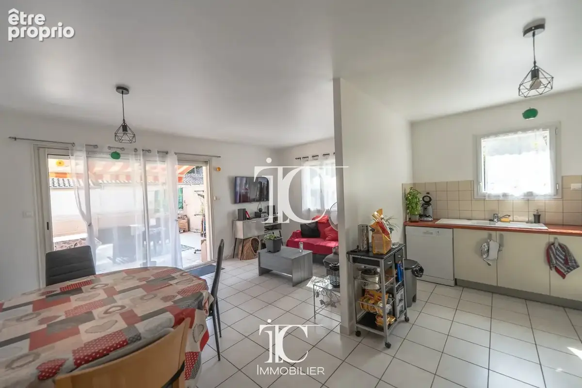 Appartement de 59 m² avec terrasse de 60 m² et garage  au cur des vans - photo 2