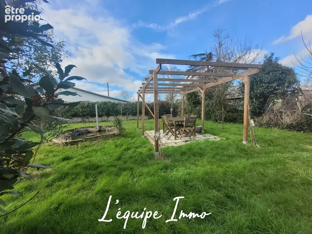 Maison de maître rénovée au cœur de Saramon comprenant  6 chambres avec jardin - photo 18