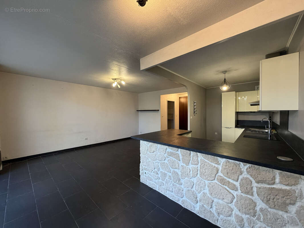 Appartement à CARROS