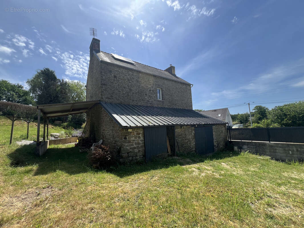 Maison à ELLIANT