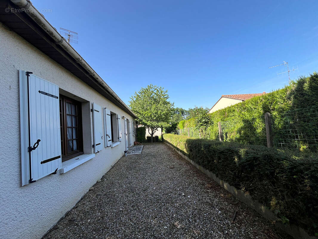 Maison à ROULLET-SAINT-ESTEPHE
