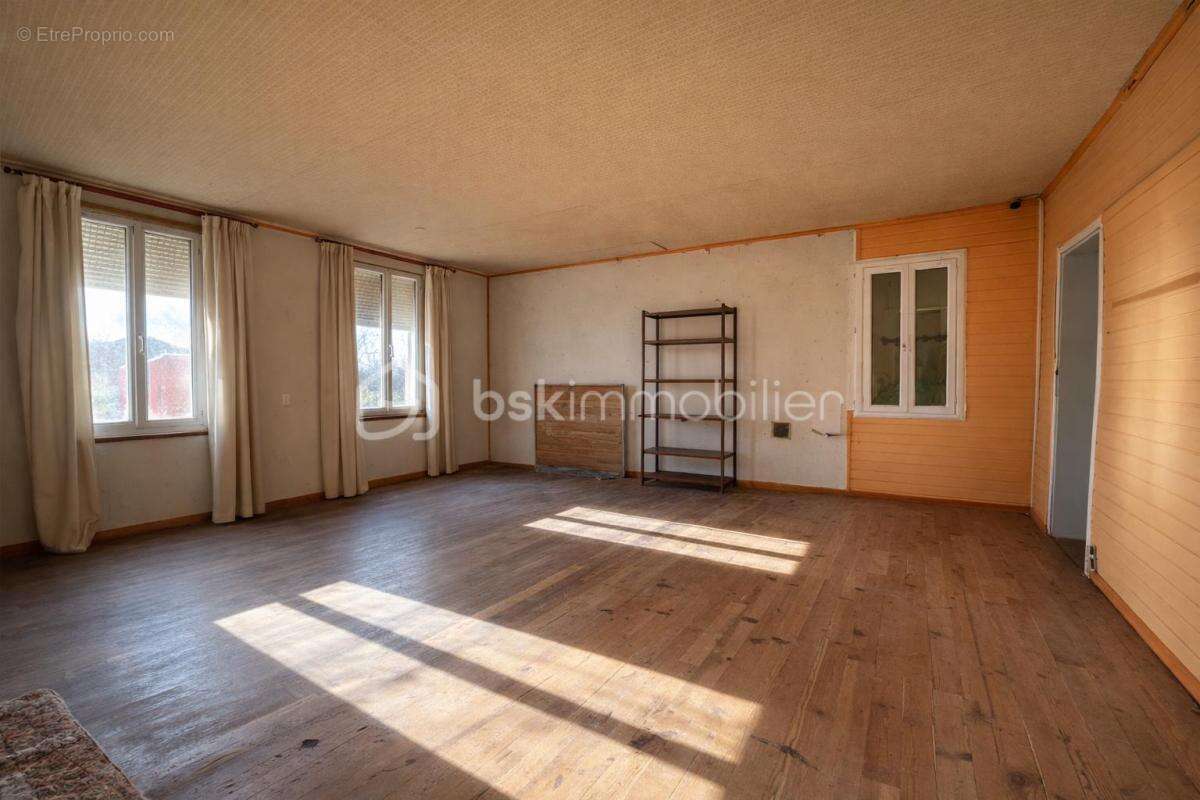 Maison à fort potentiel – 180 m² habitables + combles aménageables – Terrain de 2 420 m² - photo 3