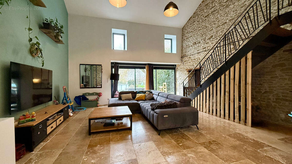 Maison à SAINT-GERMAIN-DE-MARENCENNES