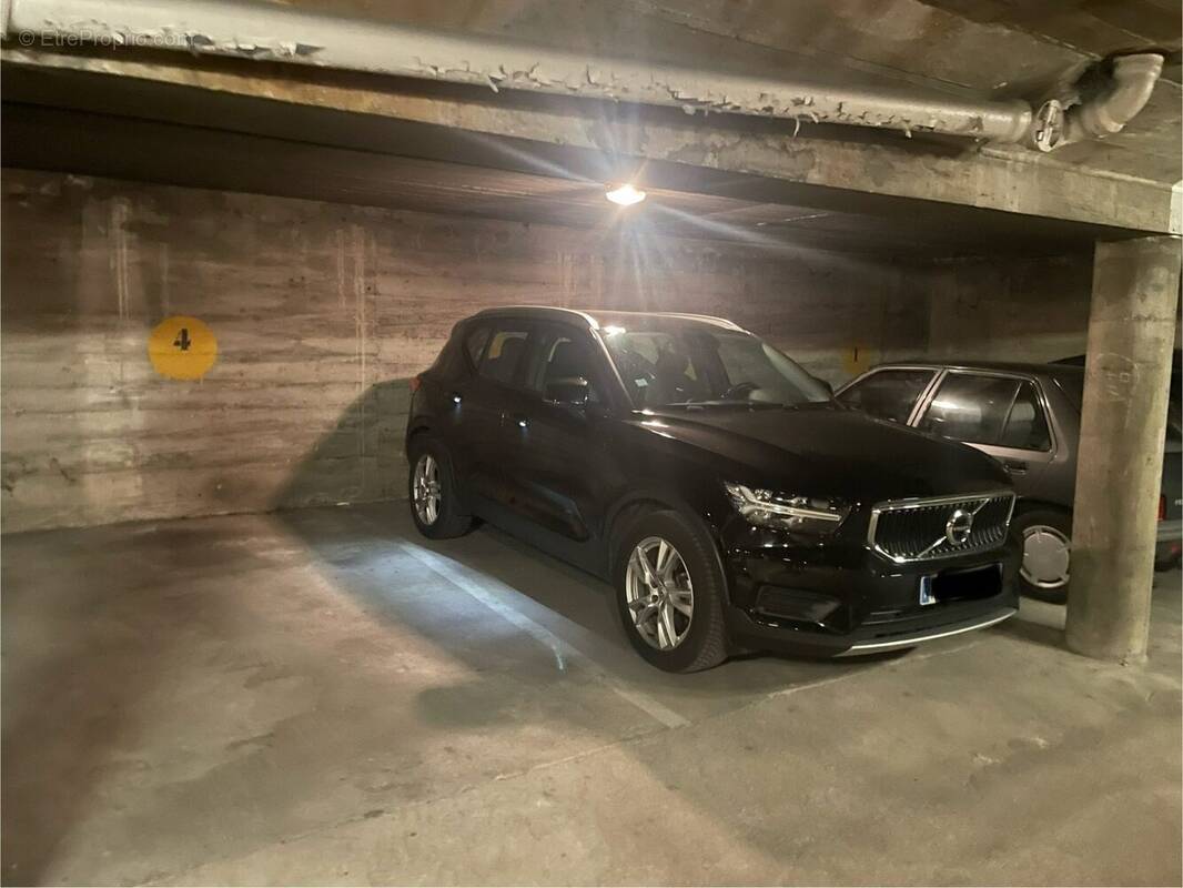 Parking à COURBEVOIE