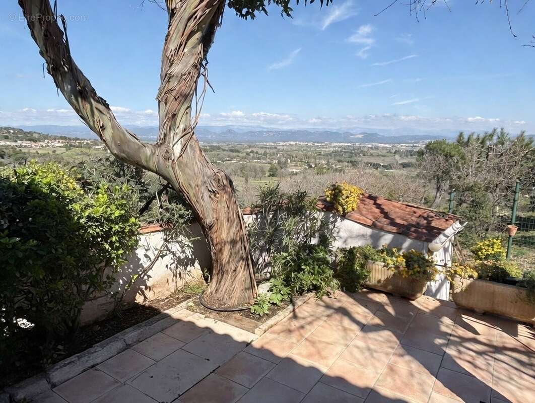 Maison à ROQUEBRUNE-SUR-ARGENS
