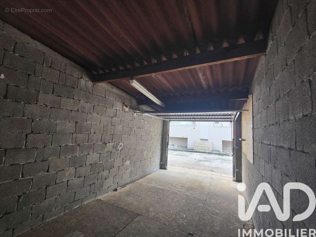 Photo 2 - Parking à CUERS