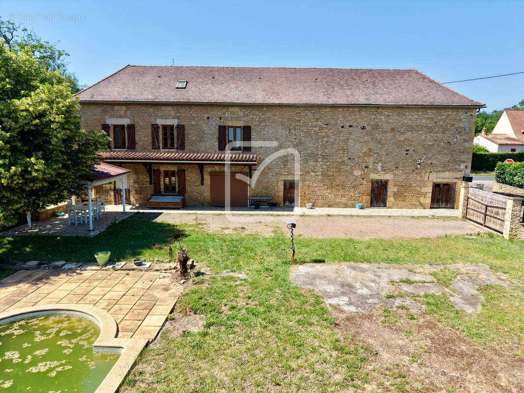 Maison à CARSAC-AILLAC