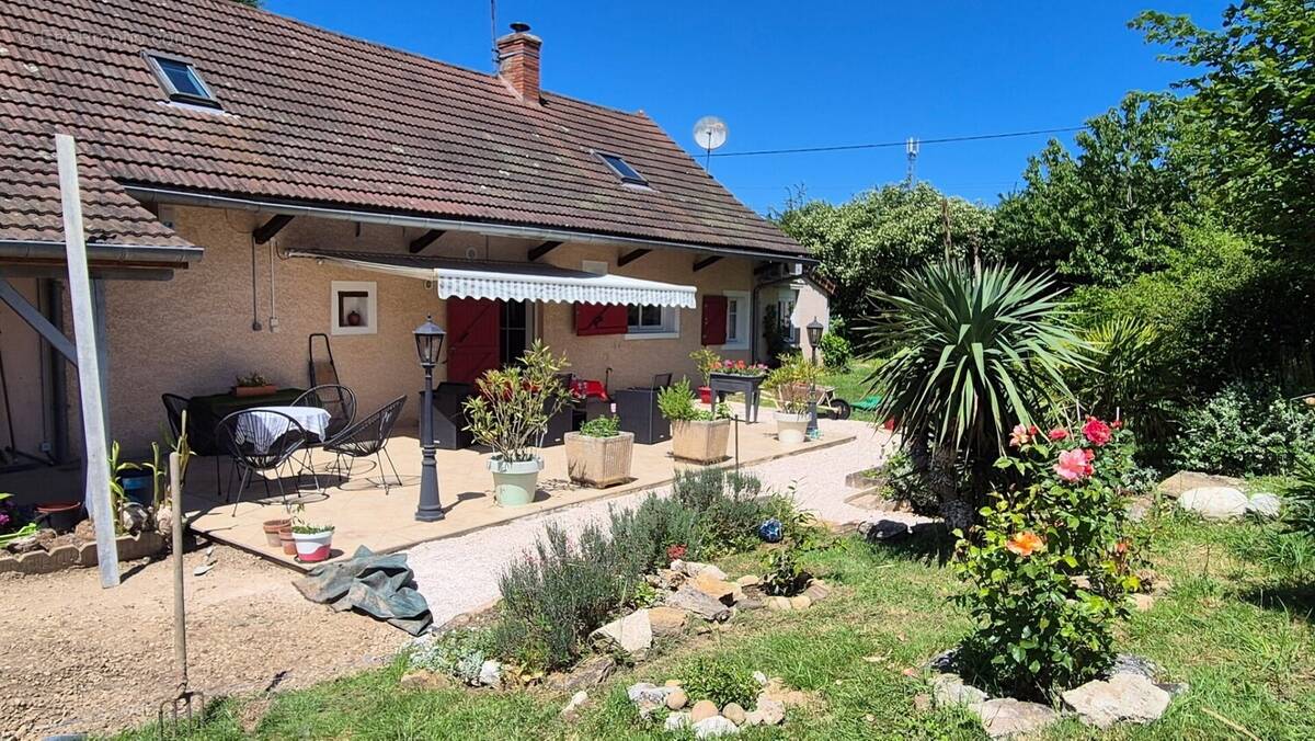 Maison à L'ABERGEMENT-SAINTE-COLOMBE