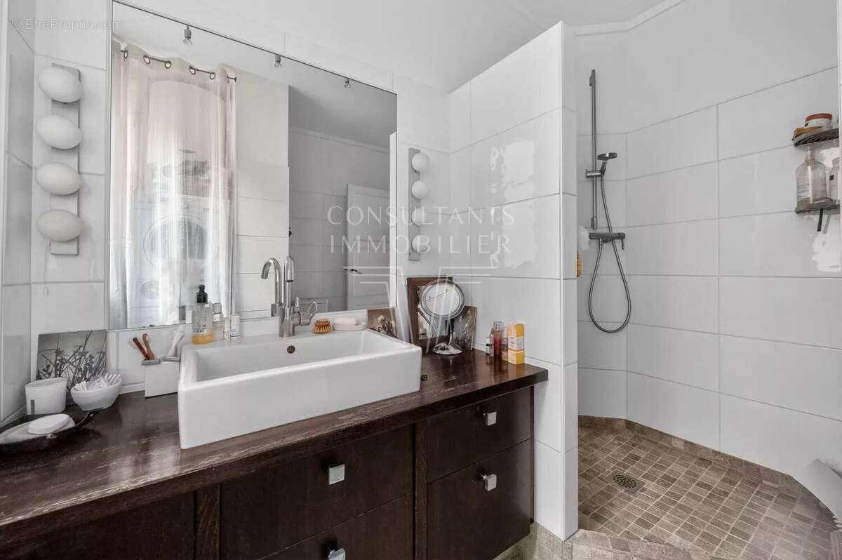 Appartement à LEVALLOIS-PERRET