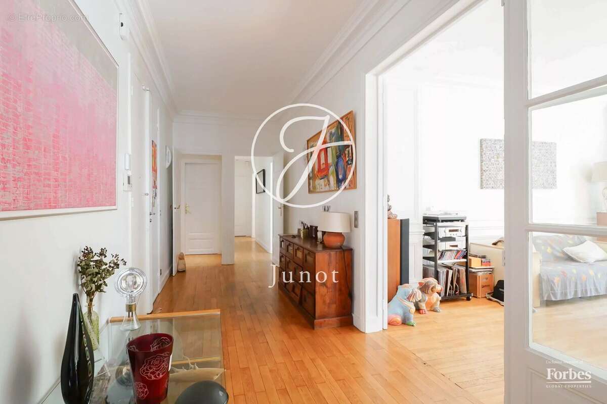 Appartement à PARIS-7E