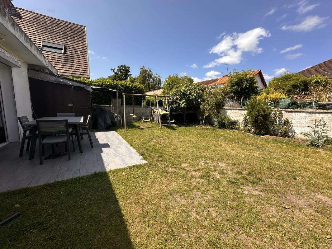 Maison à SAINT-ETIENNE-DU-ROUVRAY