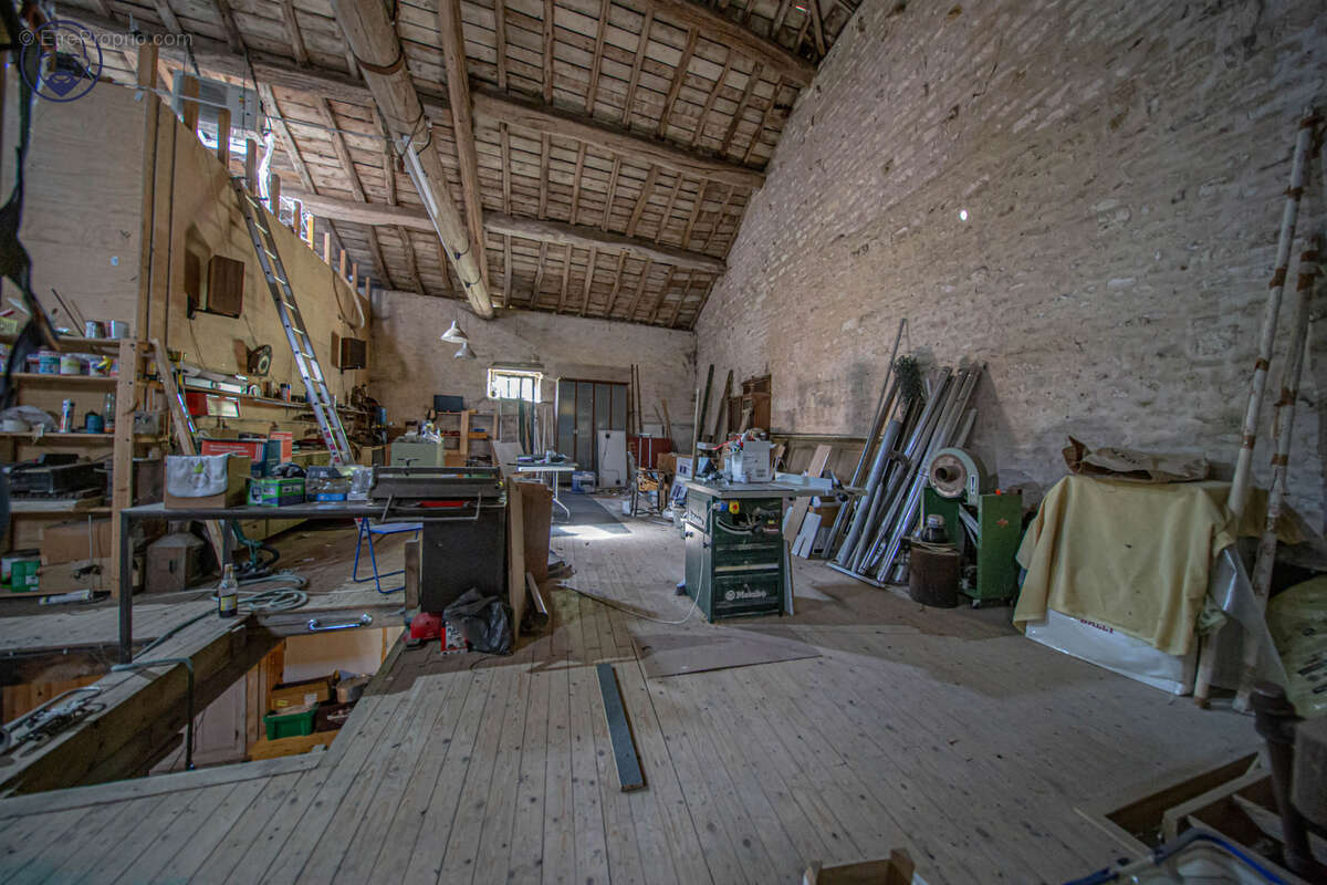 Maison de charme de 165 m2 avec dépendances - photo 21