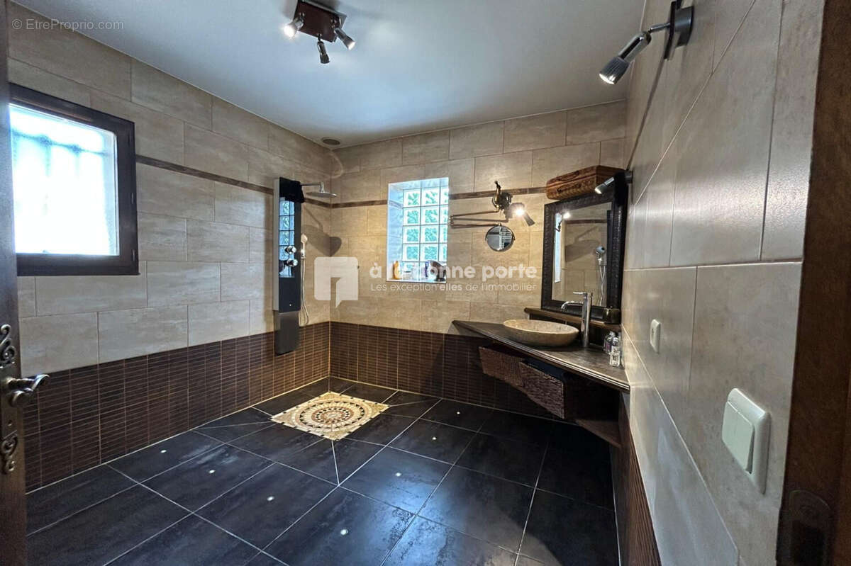 Maison à SAINT-MAXIMIN-LA-SAINTE-BAUME