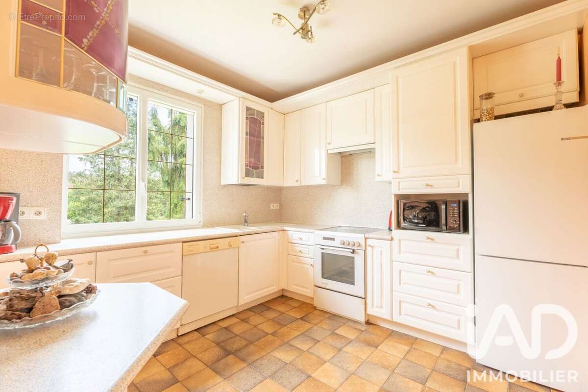 Maison 115 m² à Saint-Arnoult-En-Yvelines  - photo 4