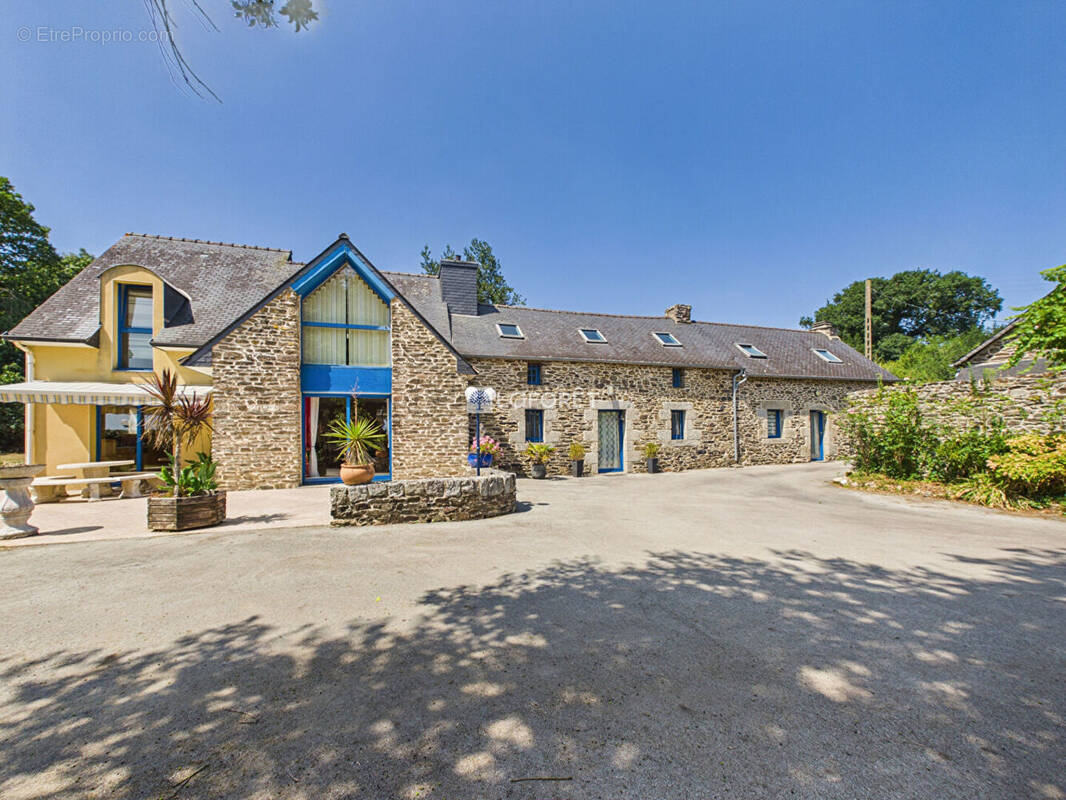 Maison à LE CLOITRE-PLEYBEN