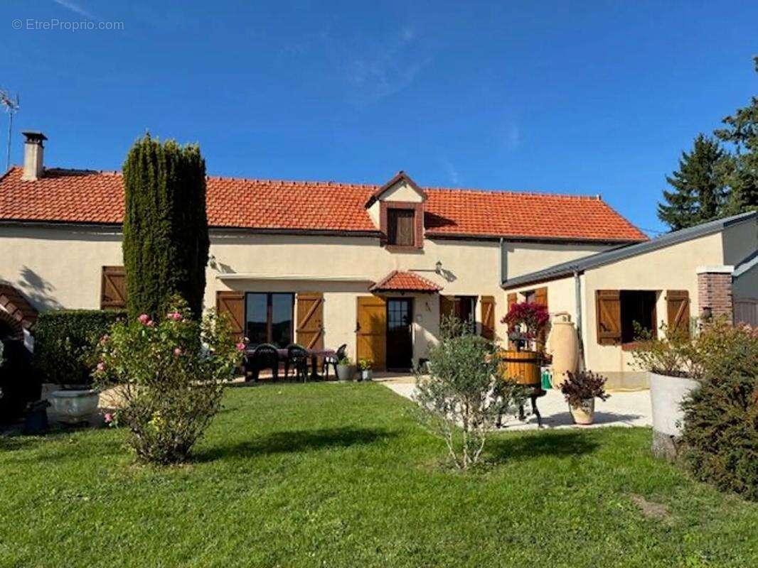 Maison à VILLENEUVE-SUR-YONNE
