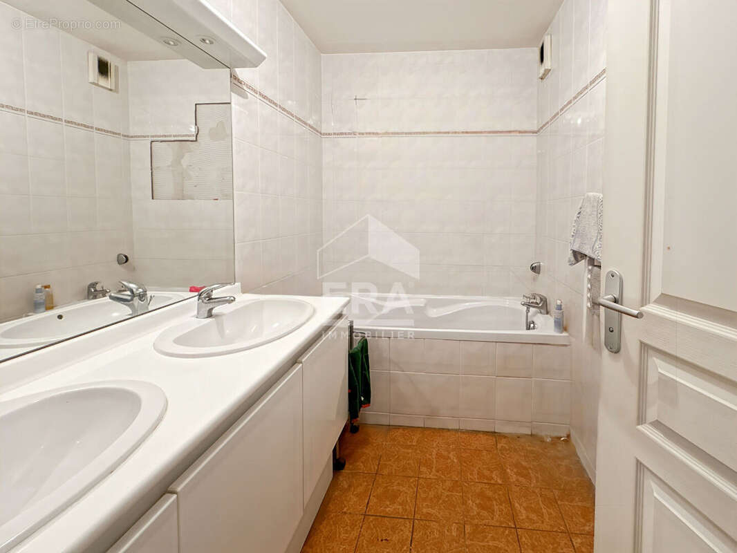 Appartement à MARSEILLE-4E