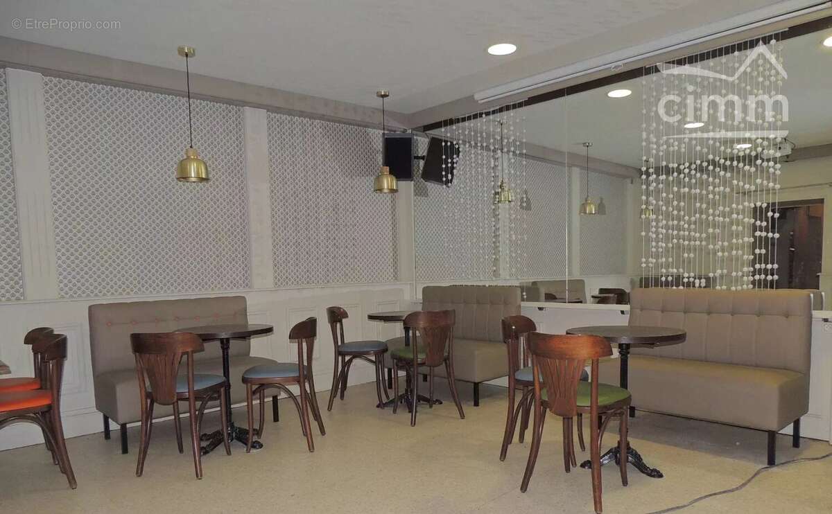 Commerce à LES VANS