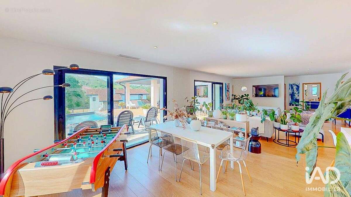 Maison 230 m² à Urrugne  - photo 8