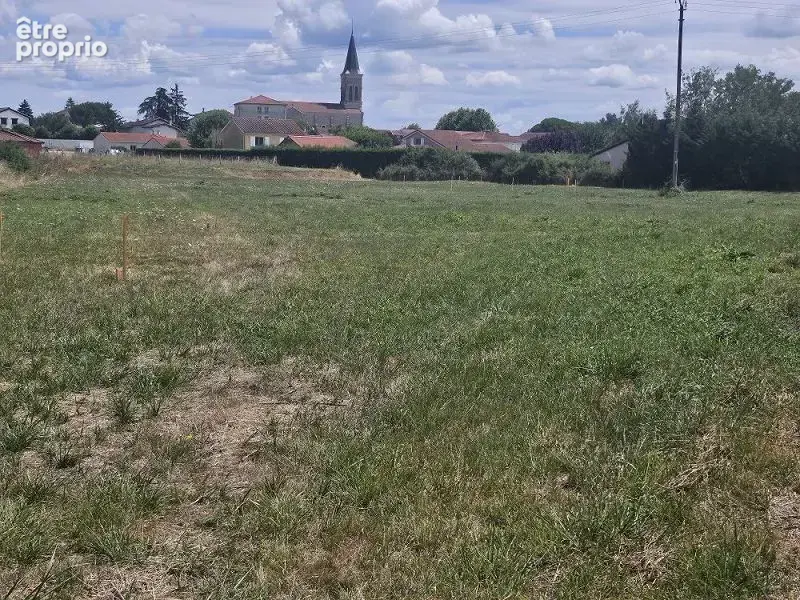Terrain 462 m² à Chalain-Le-Comtal  - photo 2