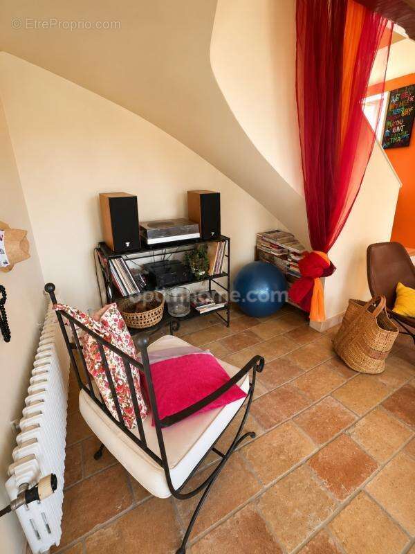 Villa provençale sur plus de 7 000 m² de terrain - photo 5
