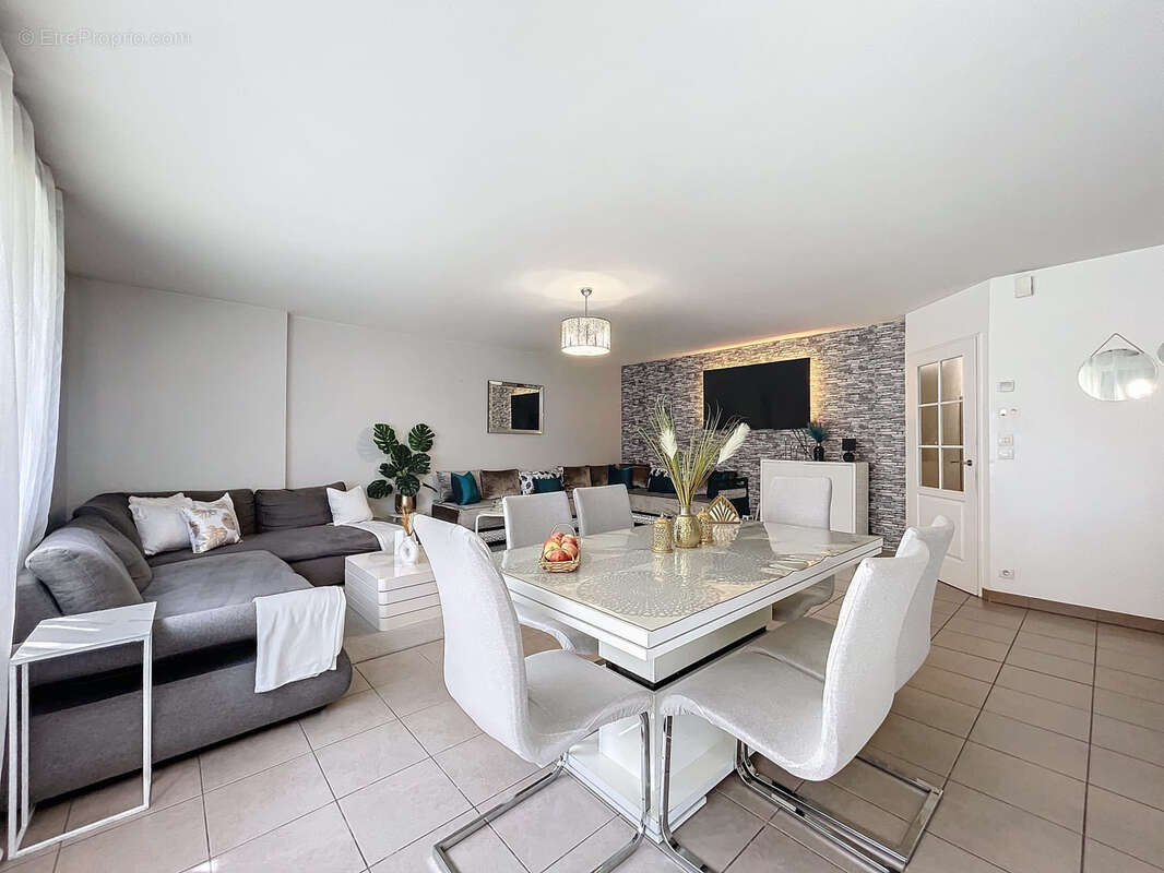Appartement T3 77m2 dans une résidence sécurisée avec parking privé en sous-sol - photo 2