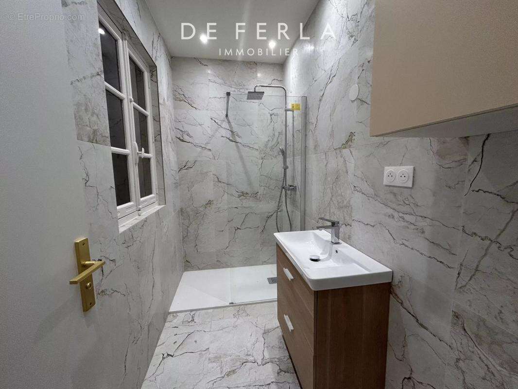 Appartement à PARIS-1E