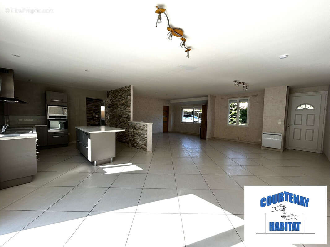 Maison à COURTENAY