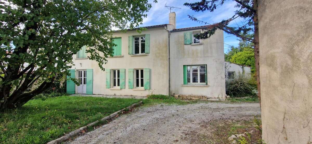 Maison à CROIX-CHAPEAU