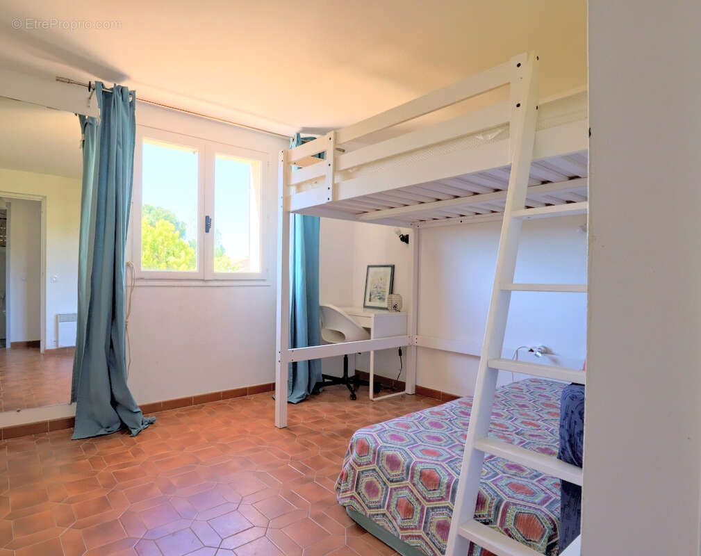 Appartement à LA LONDE-LES-MAURES