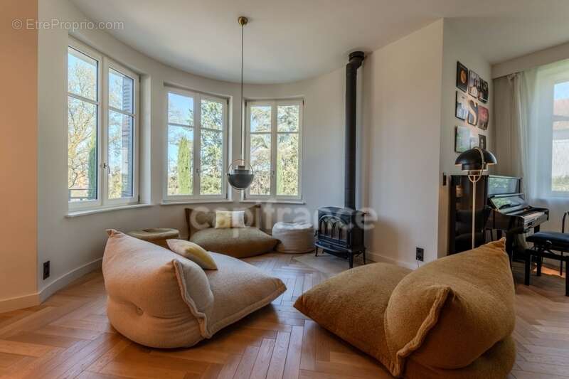 Maison bourgeoise 255 m² entièrement rénovée, parc clos et arboré de 4 303 m² (piscinable), 3 garages, terrasse, jacuzzi - photo 13