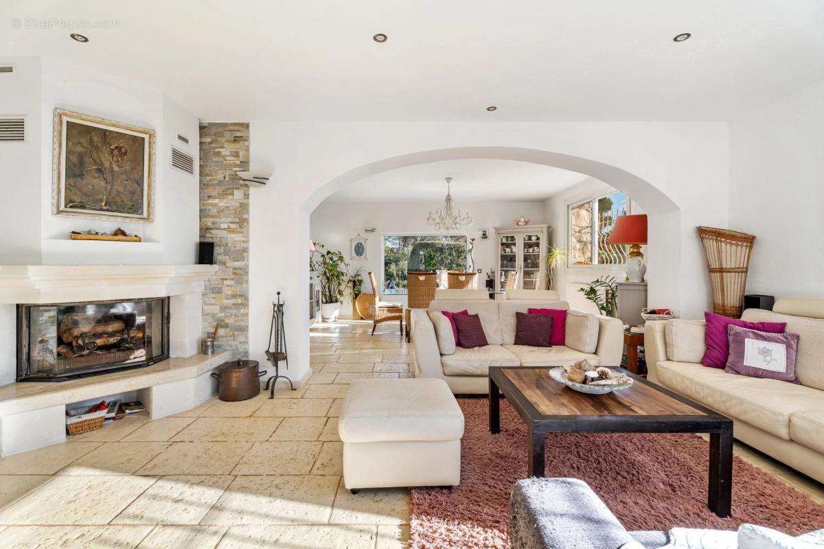 Maison à TOURRETTES-SUR-LOUP