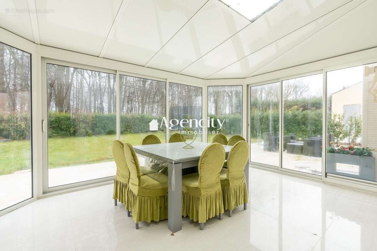 Maison à BAILLY-ROMAINVILLIERS