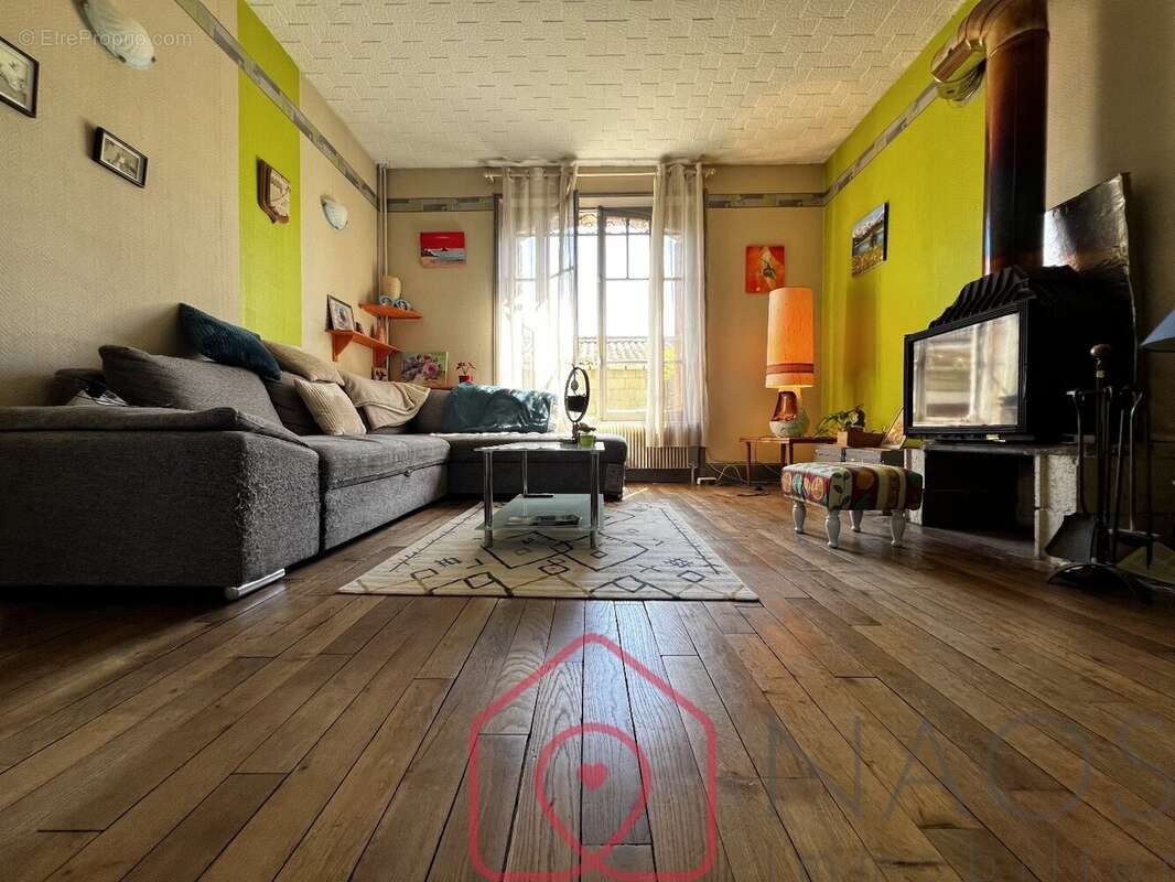 Maison à DONCHERY